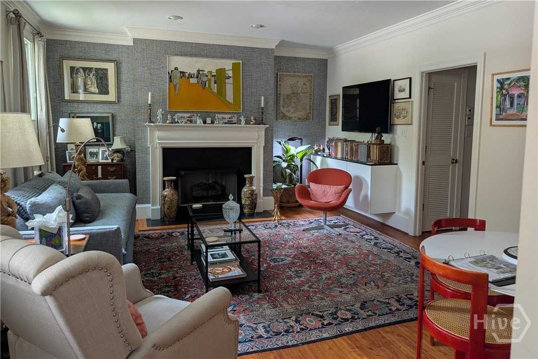 519 Tattnall St - Photo 4 of 17