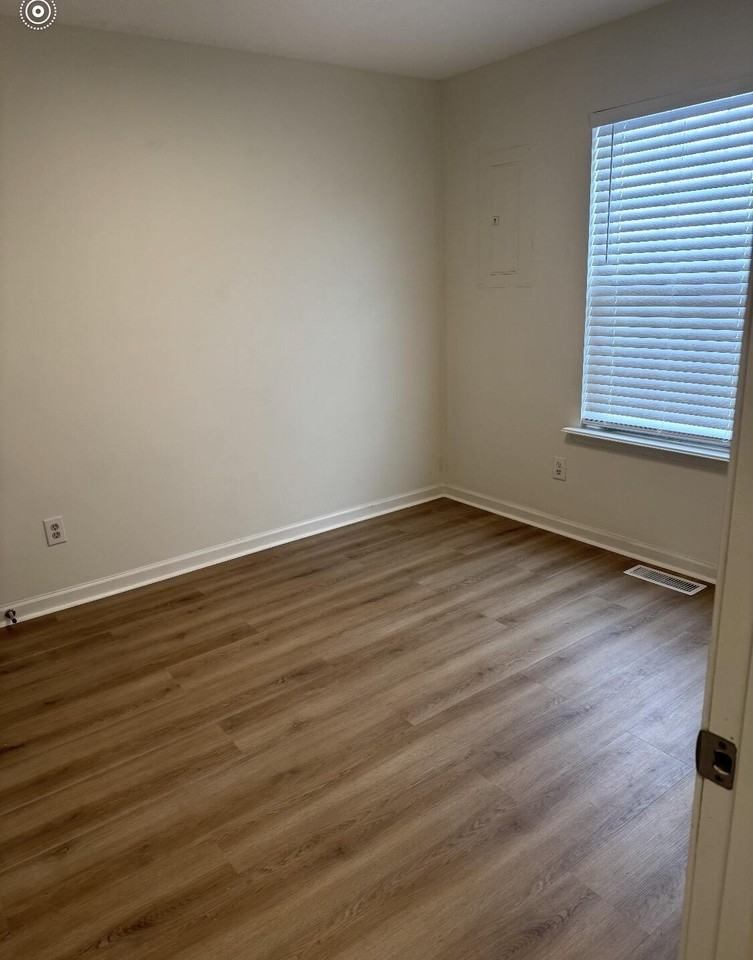 301 Young St - Photo 4 of 9