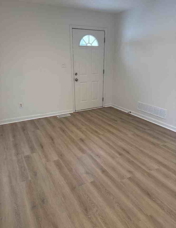 301 Young St - Photo 5 of 9