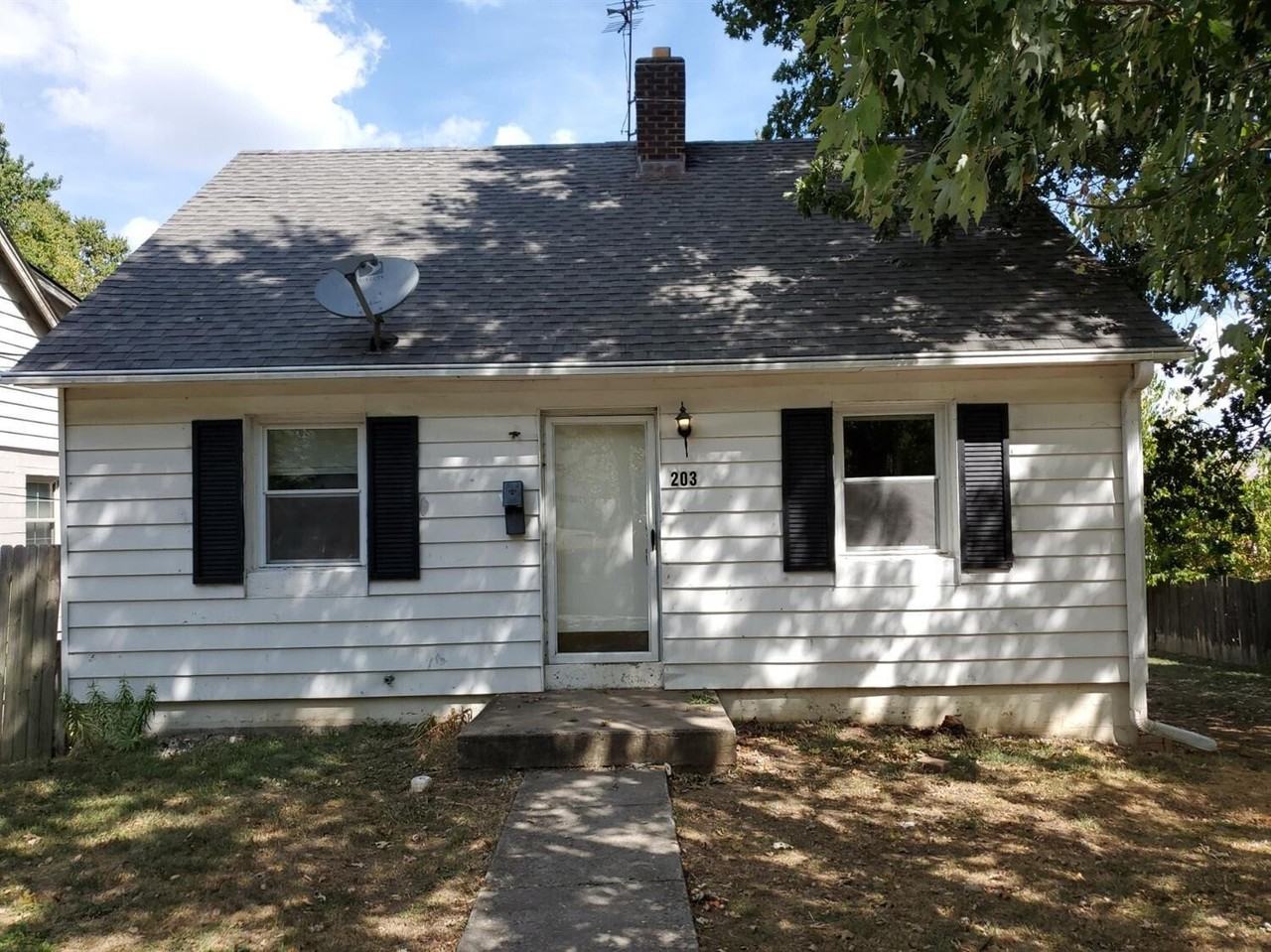 203 Elm St - Photo 2 of 10