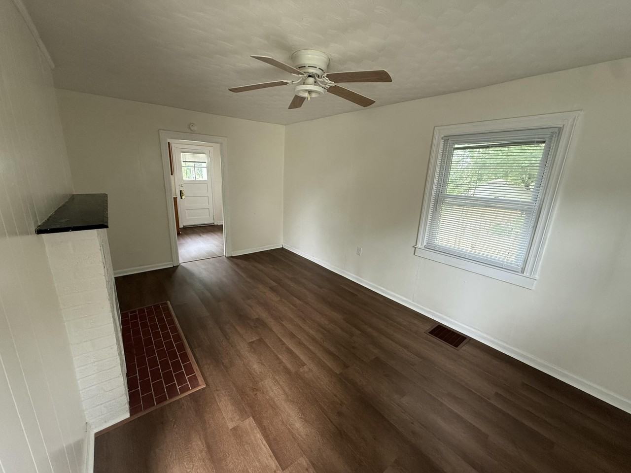 203 Elm St - Photo 3 of 10