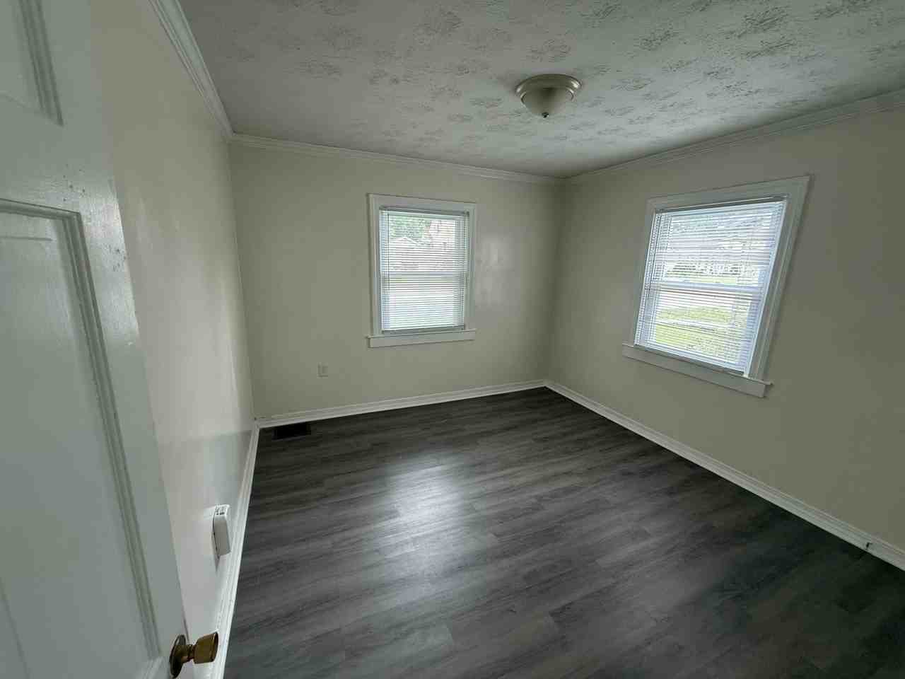 203 Elm St - Photo 5 of 10