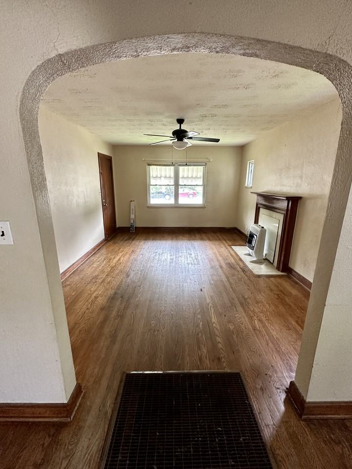 1202 8th St #1 - Photo 3 of 10