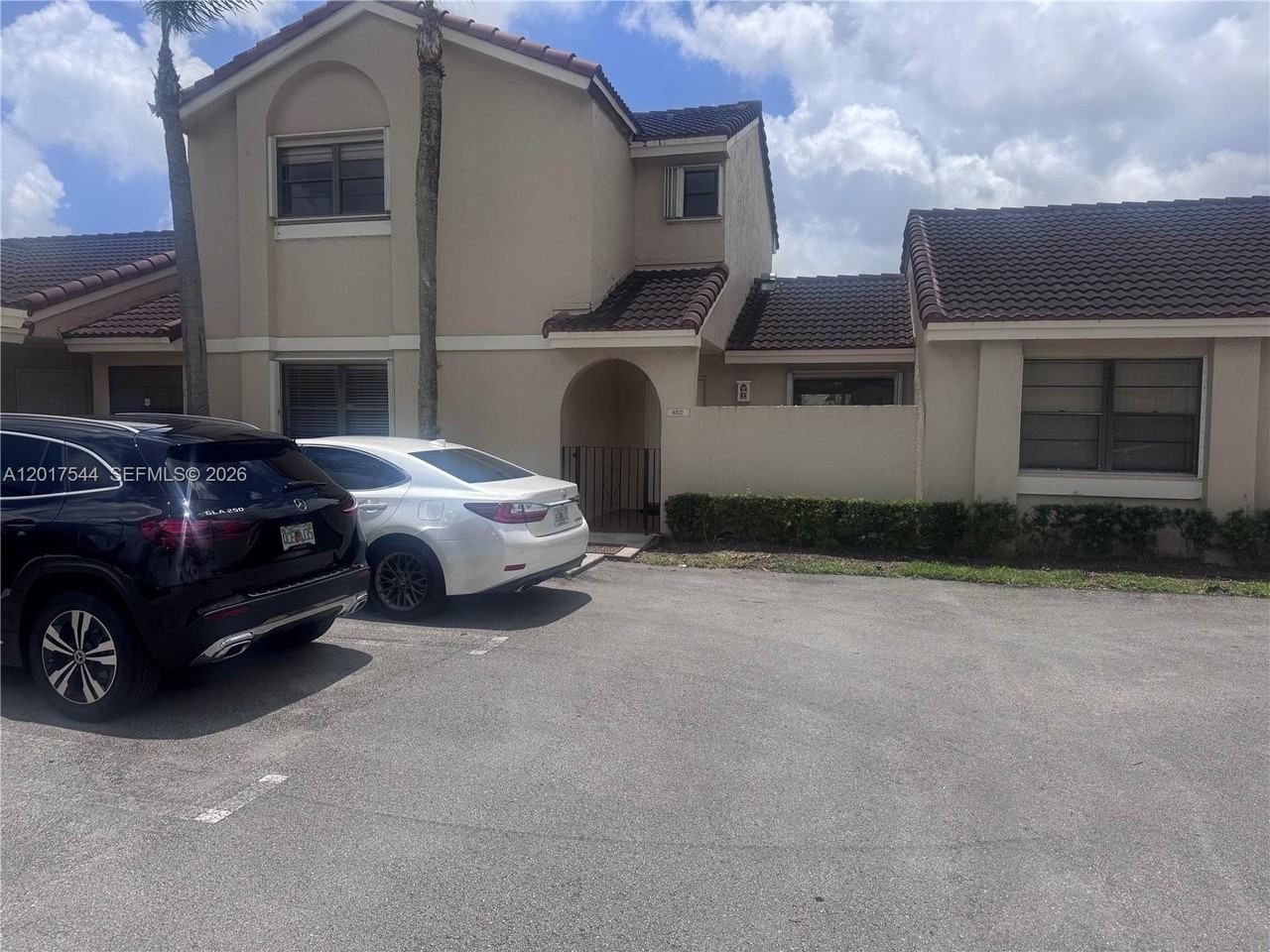 6532 Nw 170th Ter - Photo 2 of 35