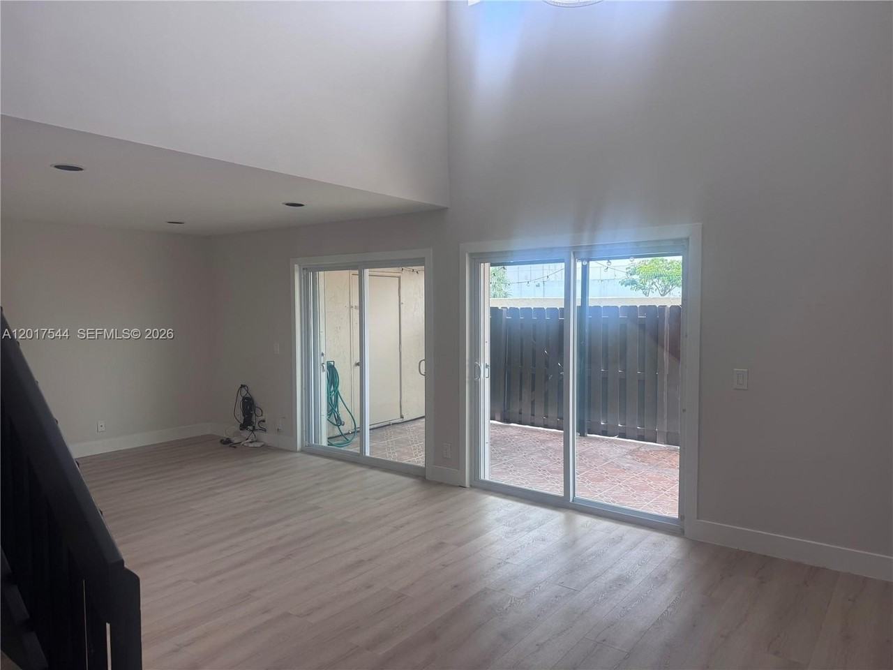 6532 Nw 170th Ter - Photo 6 of 35