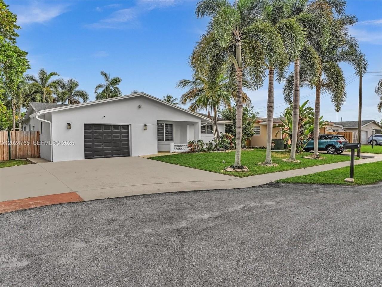4500 Sw 42nd Ter - Photo 3 of 50