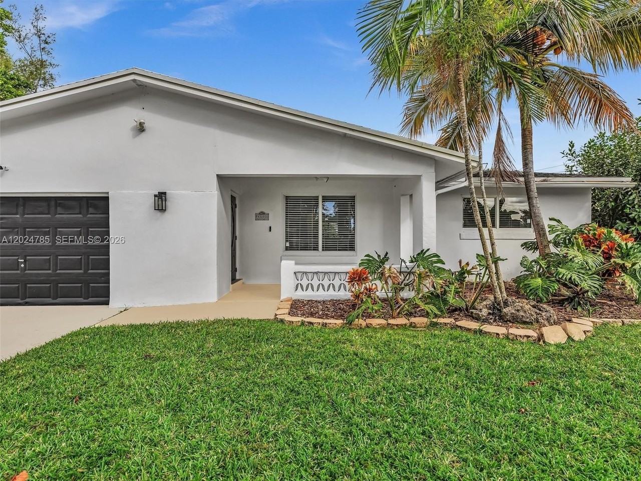 4500 Sw 42nd Ter - Photo 4 of 50
