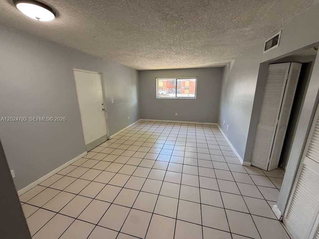 1501 W 42nd St #110 - Photo 4 of 7
