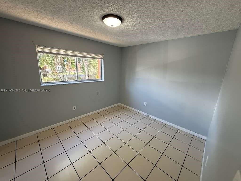 1501 W 42nd St #110 - Photo 5 of 7