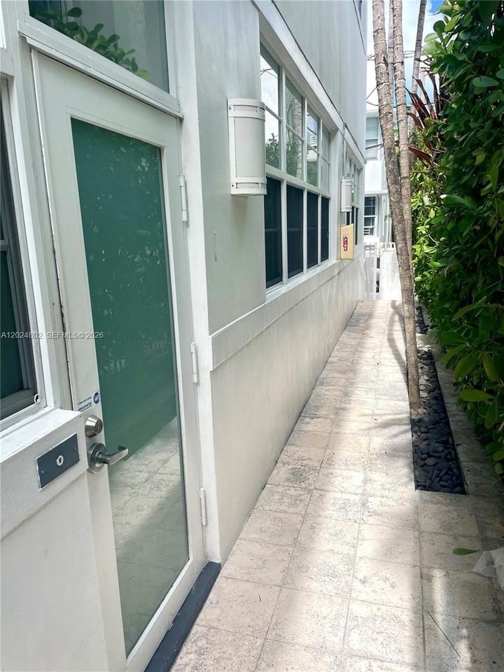 935 Euclid Ave #6 - Photo 4 of 32