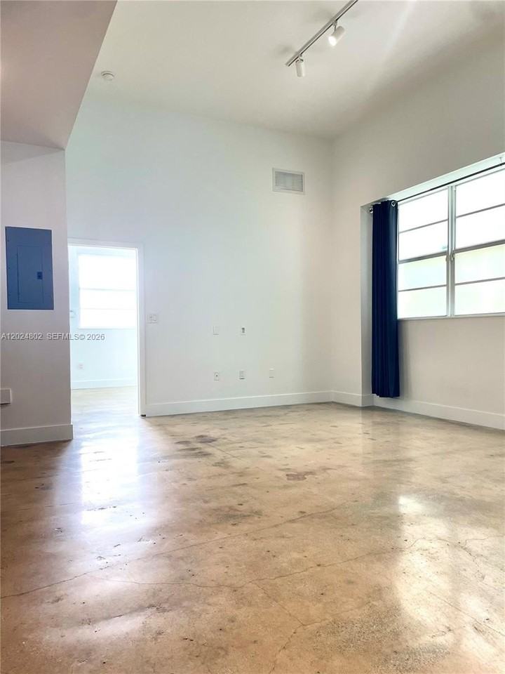 935 Euclid Ave #6 - Photo 6 of 32