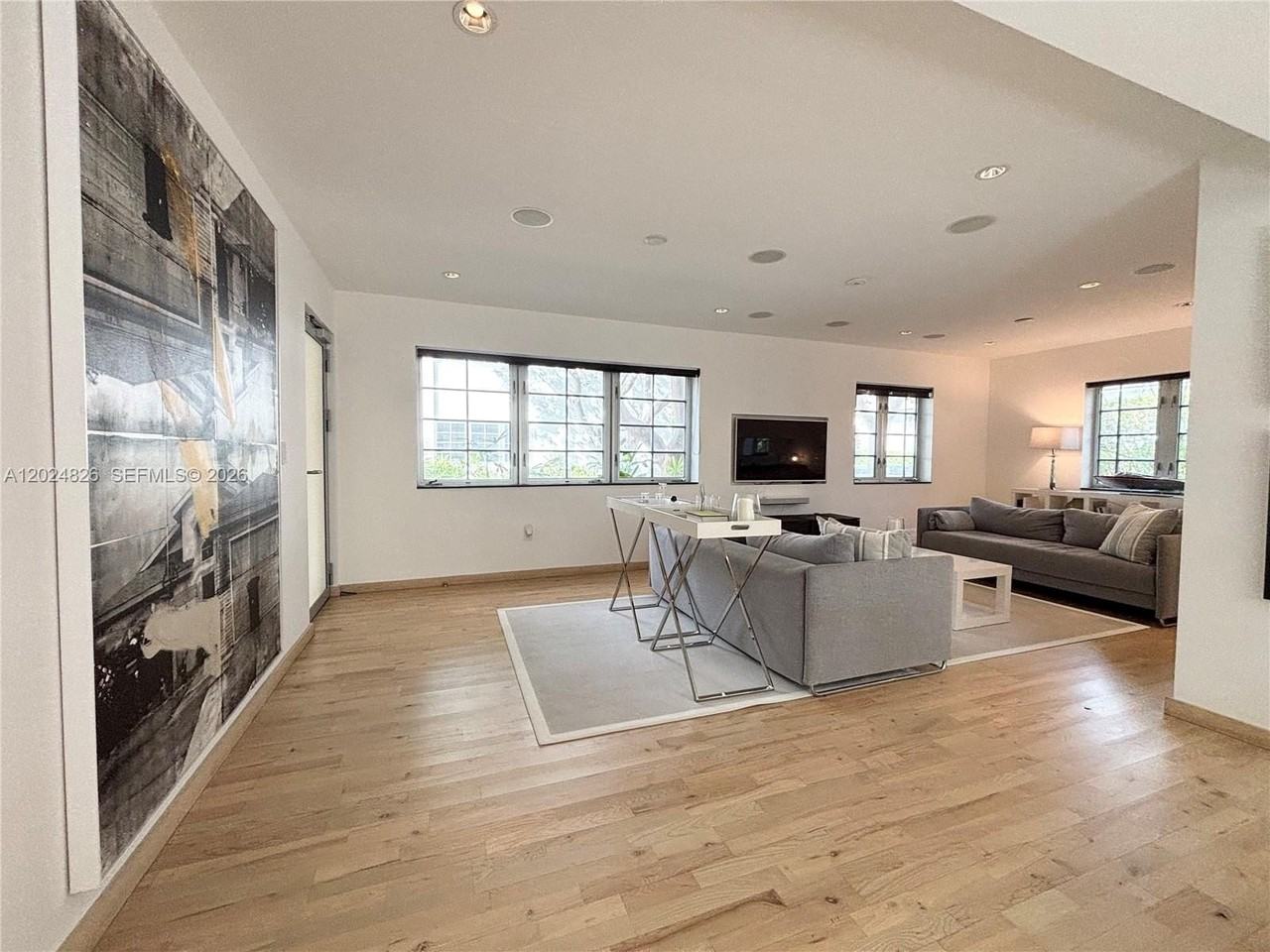 1520 Michigan Ave #1 - Photo 2 of 20