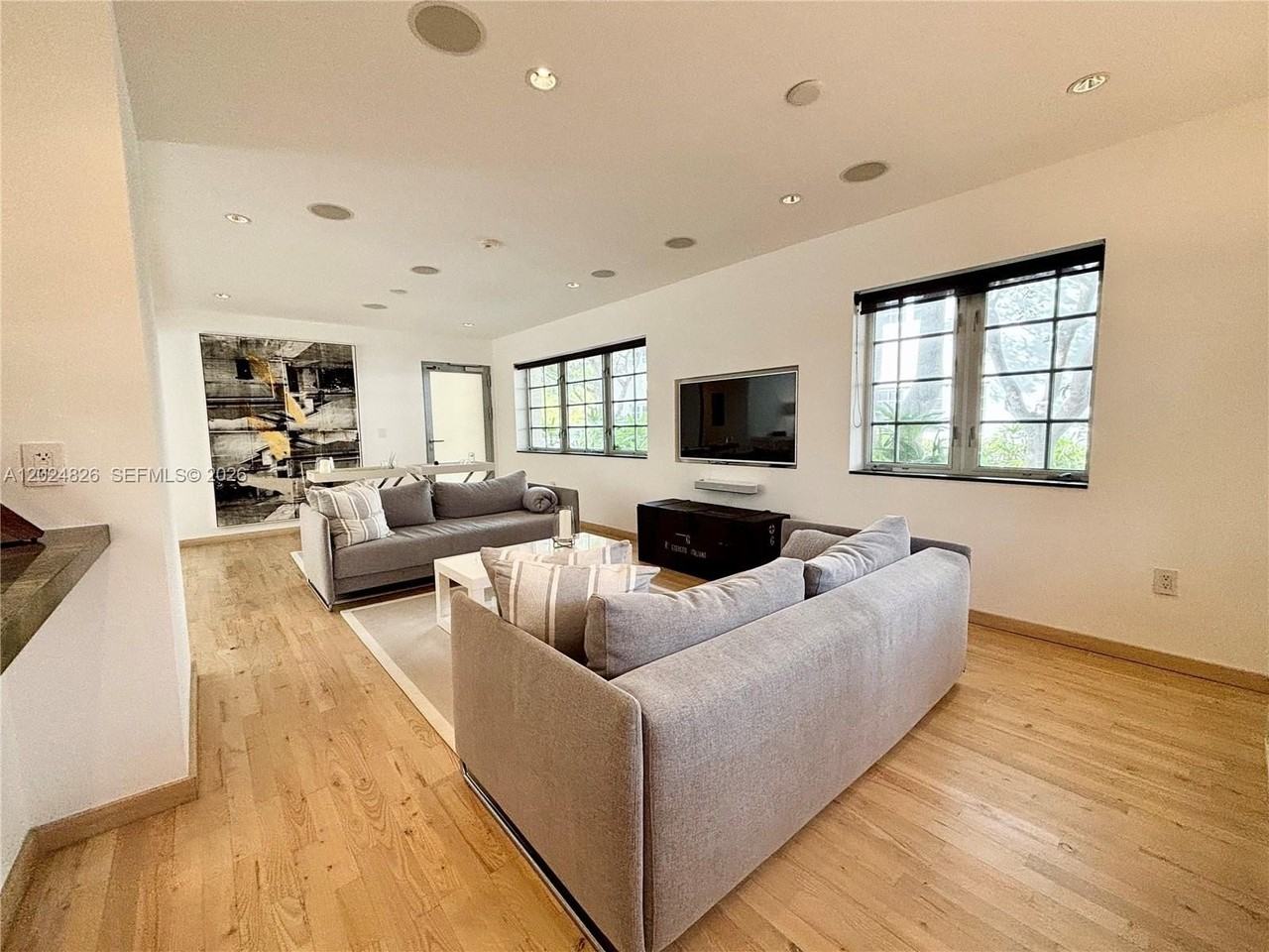 1520 Michigan Ave #1 - Photo 3 of 20