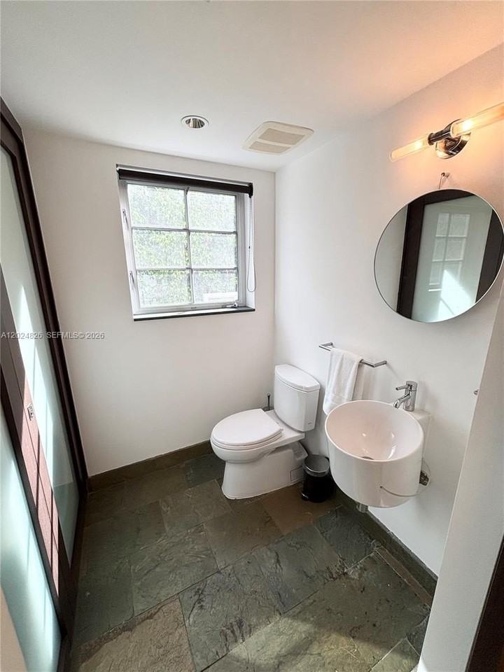 1520 Michigan Ave #1 - Photo 6 of 20