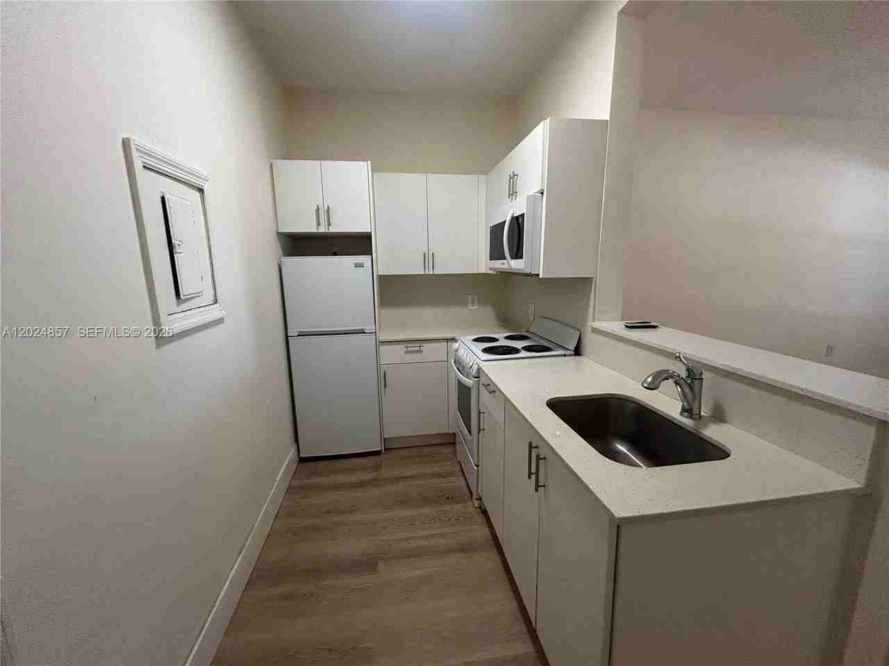 2000 Monroe St #9 - Photo 4 of 13