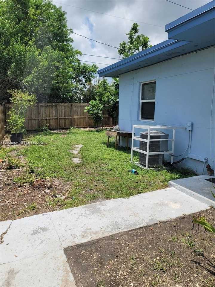 22300 Sw 117th Ave #4 - Photo 2 of 11