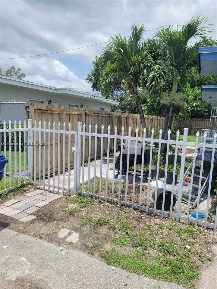 22300 Sw 117th Ave #4 - Photo 3 of 11