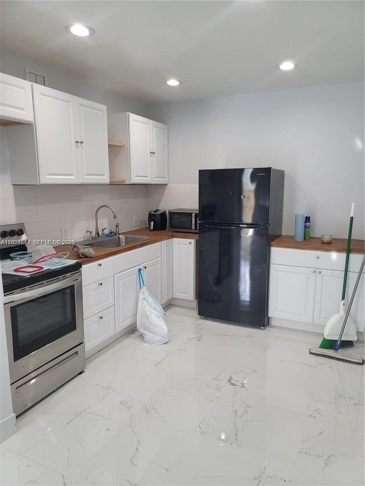 22300 Sw 117th Ave #4 - Photo 6 of 11