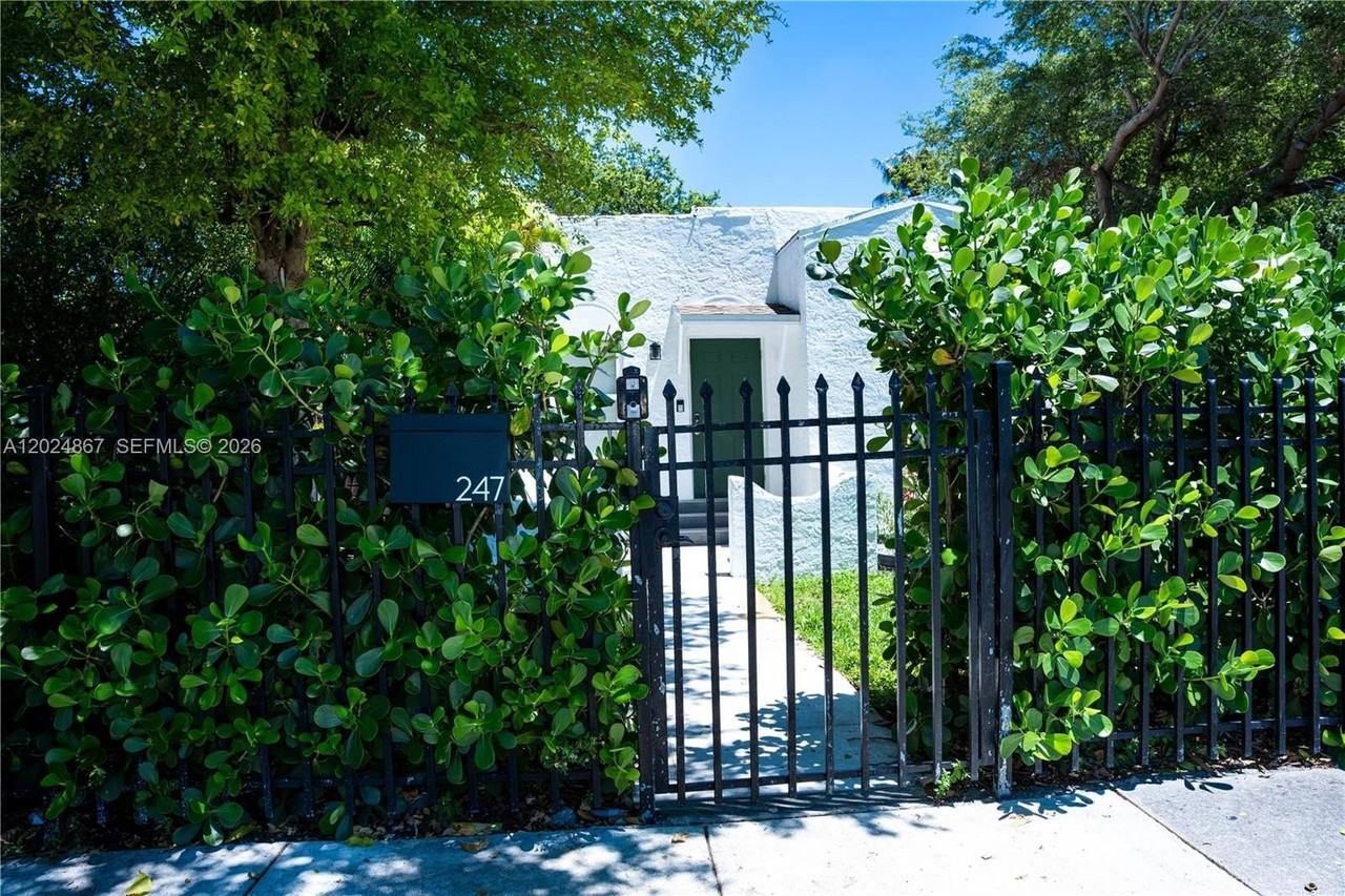 247 Nw 58th St - Photo 3 of 30