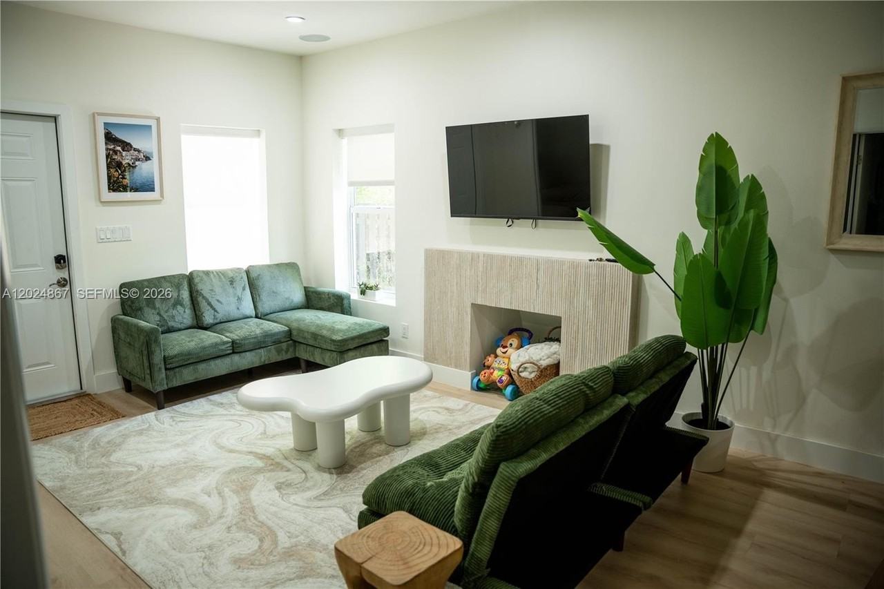 247 Nw 58th St - Photo 6 of 30