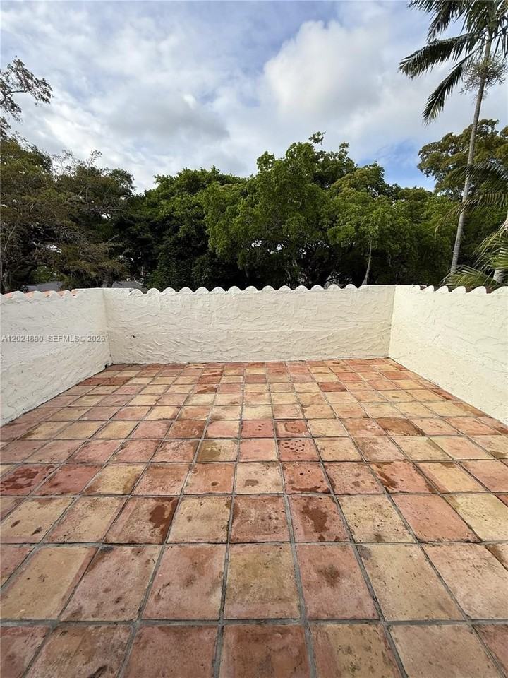 502 Madeira Ave #A - Photo 4 of 13