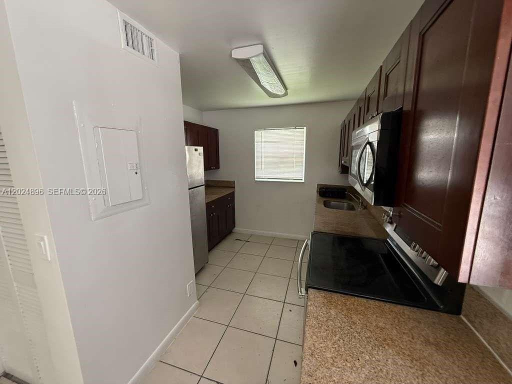 6921 Pembroke Rd #6927 - Photo 5 of 10