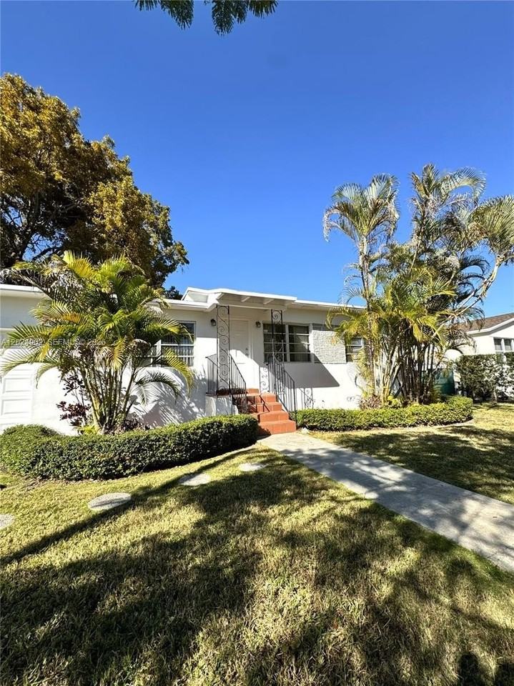 5353 Sw 6th St - Photo 2 of 15