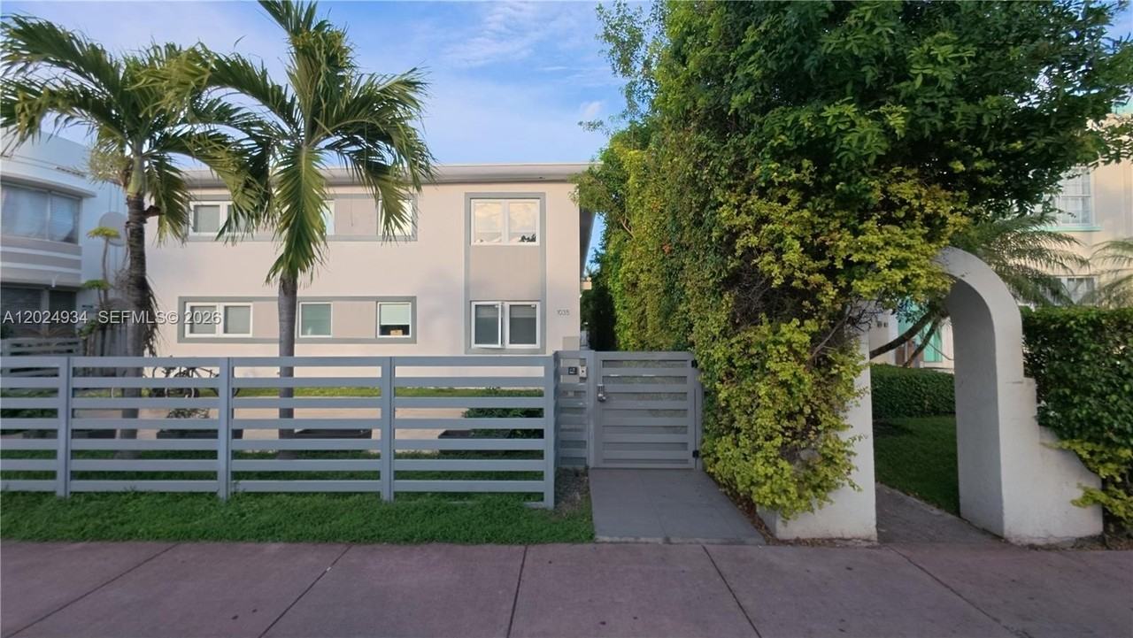 1035 Euclid Ave #25