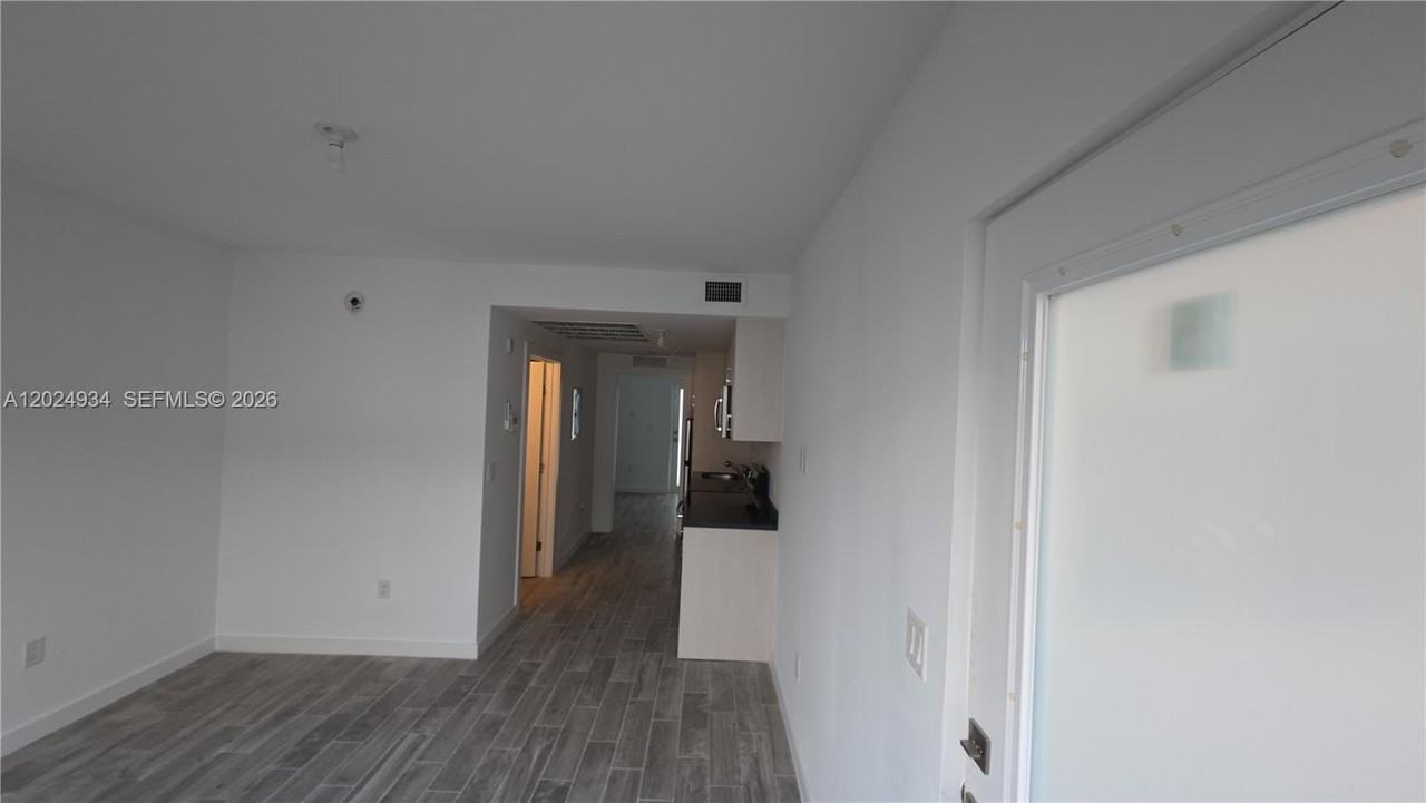 1035 Euclid Ave #25 - Photo 3 of 50