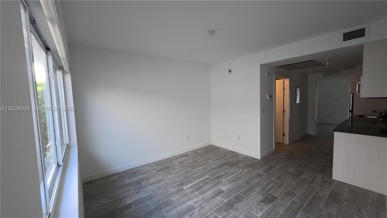 1035 Euclid Ave #25 - Photo 5 of 50