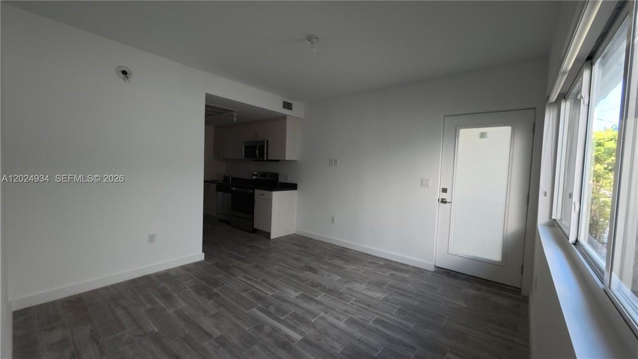 1035 Euclid Ave #25 - Photo 6 of 50
