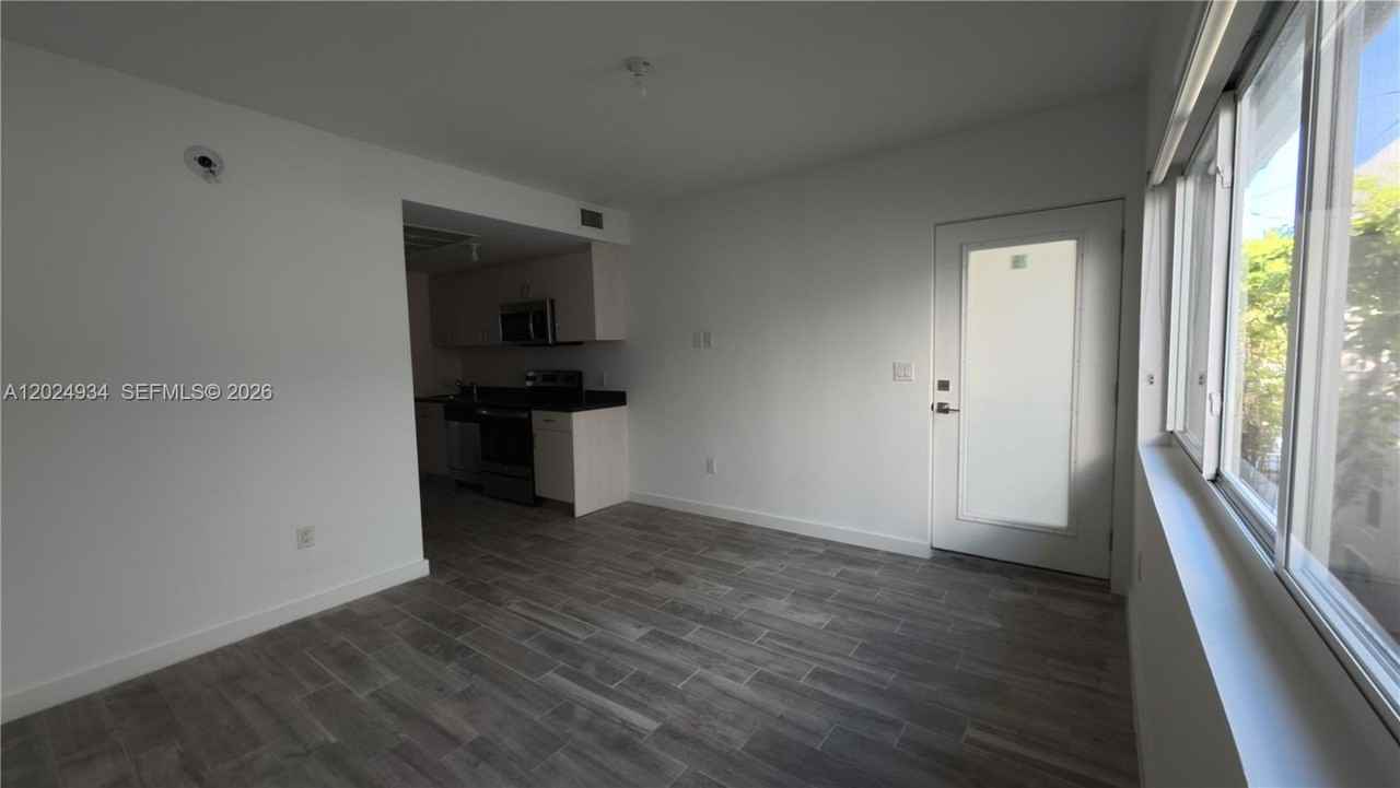 1035 Euclid Ave #25 - Photo 7 of 50