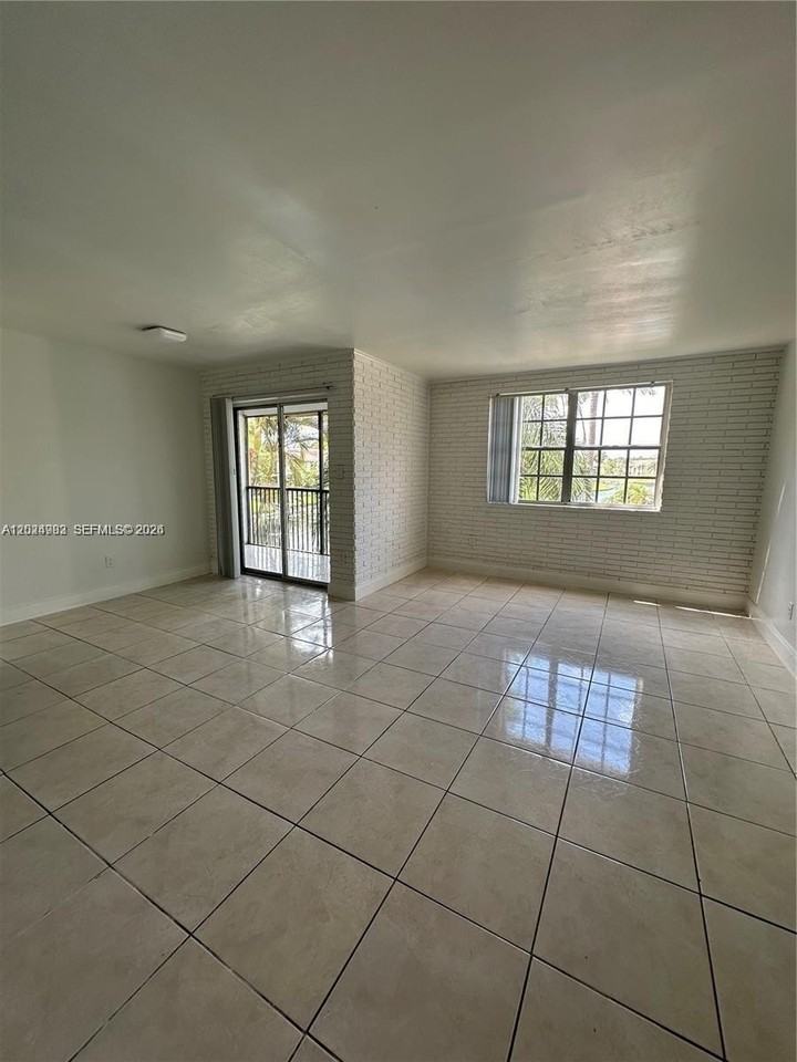 1269 Sw 46th Ave #2408 - Photo 3 of 6