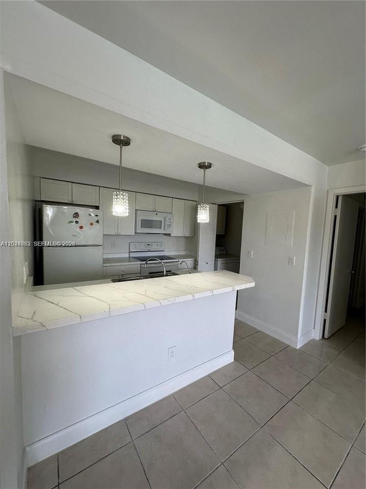 1269 Sw 46th Ave #2408 - Photo 4 of 6