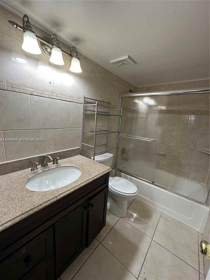 1269 Sw 46th Ave #2408 - Photo 5 of 6