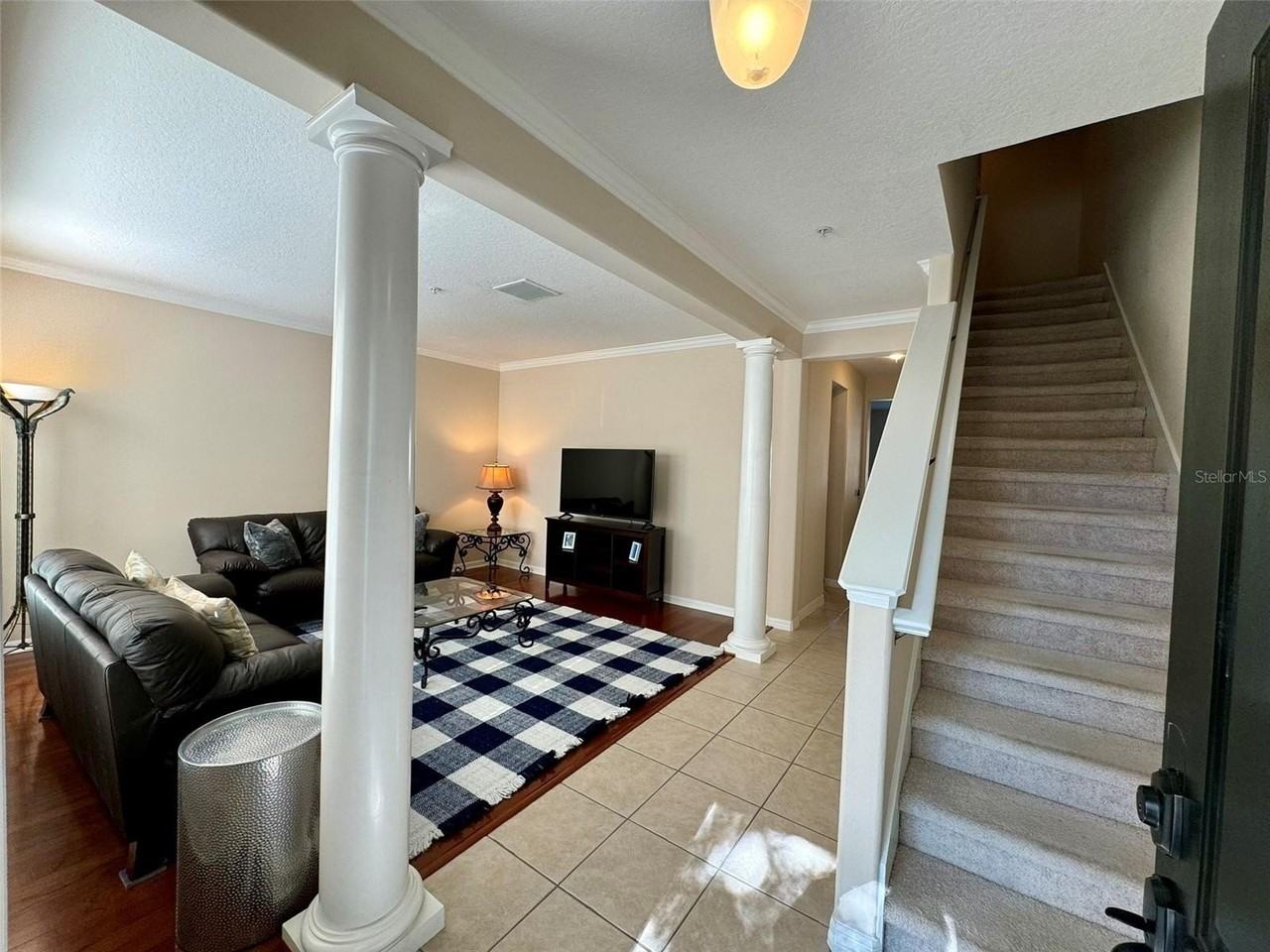 993 Juel St - Photo 4 of 20