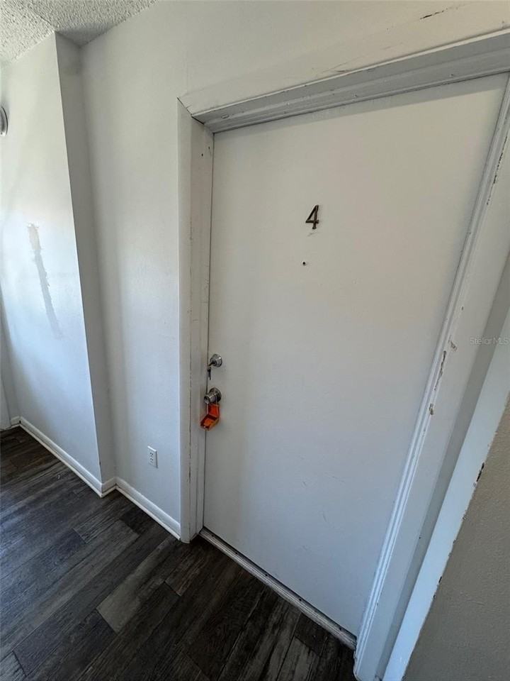 1727 Ne 2nd St #4 - Photo 3 of 15