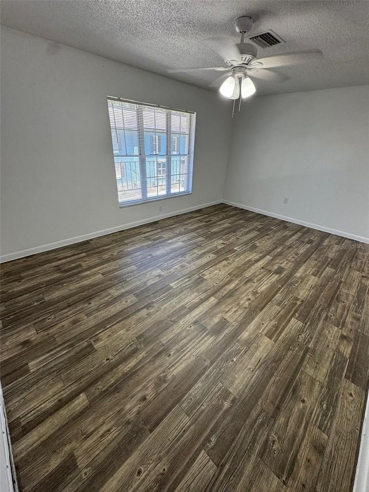 1727 Ne 2nd St #4 - Photo 4 of 15