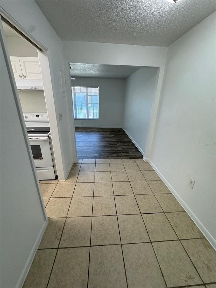 1727 Ne 2nd St #4 - Photo 7 of 15