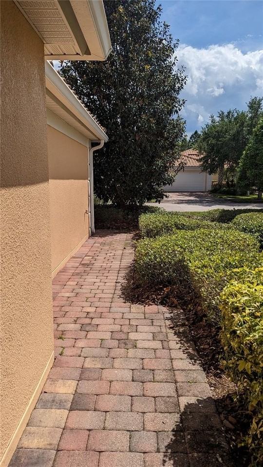 11892 Fiore Dr - Photo 3 of 31