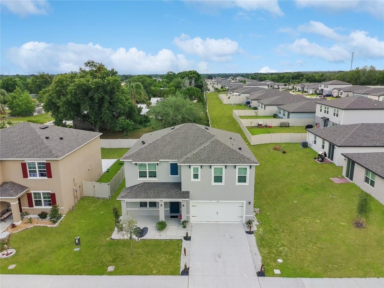 2085 Doe Run Dr - Photo 2 of 45