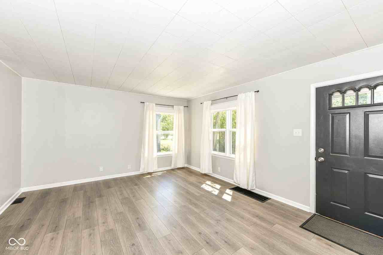 5301 Evanston Ave - Photo 3 of 35