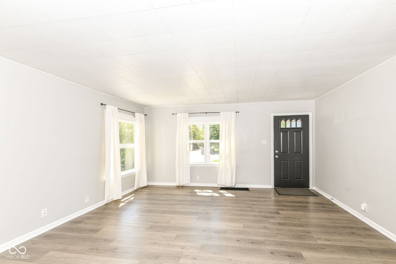 5301 Evanston Ave - Photo 4 of 35