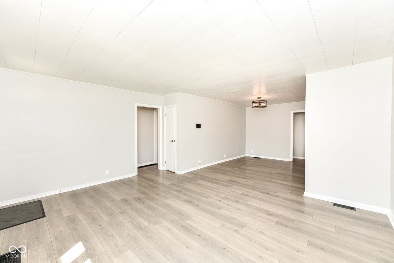 5301 Evanston Ave - Photo 5 of 35