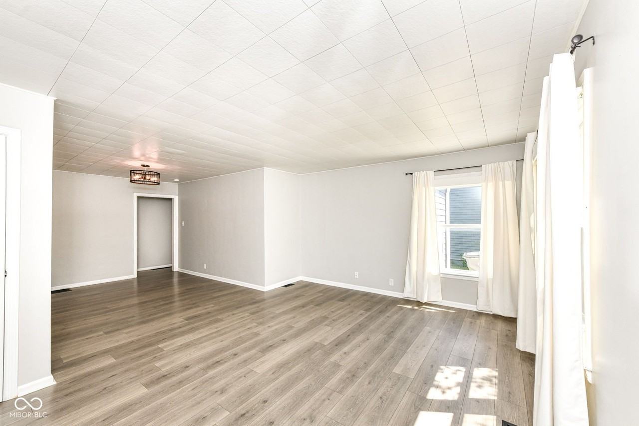 5301 Evanston Ave - Photo 6 of 35