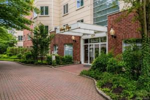 featured image of 171 Great Neck Rd #1E
