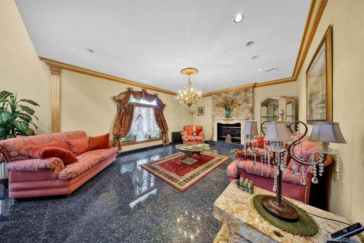 16225 Cryders Ln - Photo 7 of 37
