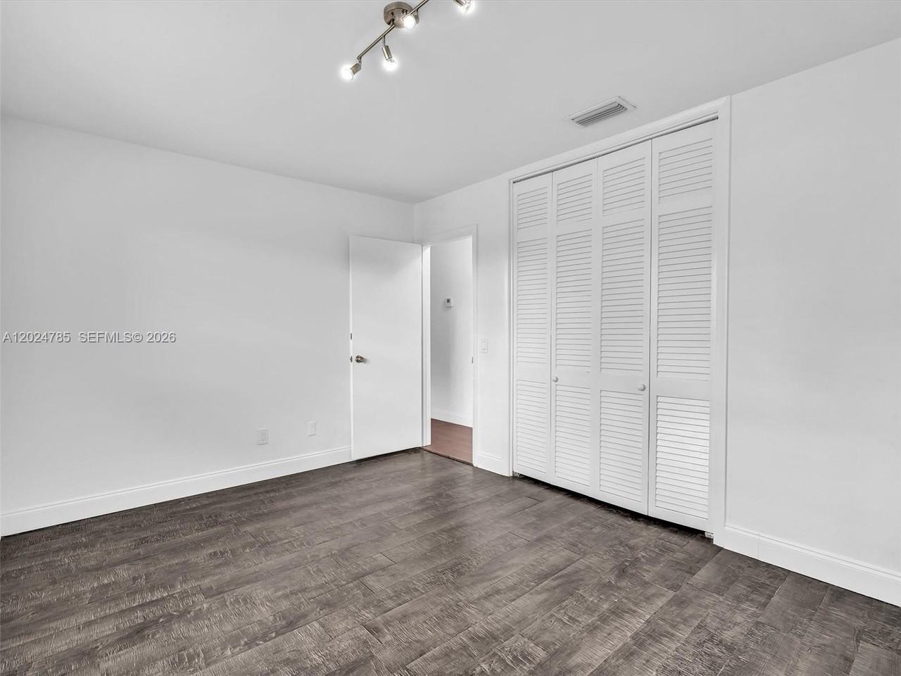 Sw 42nd Ter - Photo 7 of 8