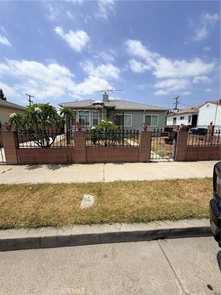 2527 Senta Ave - Photo 3 of 14