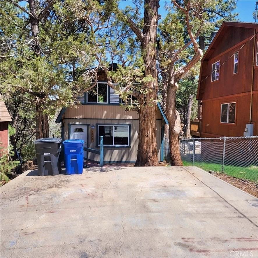221 Imperial Ave - Photo 2 of 17
